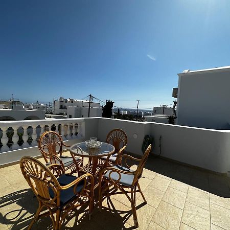 Veldi Art - Kamari Beach Apartment Fira  Extérieur photo