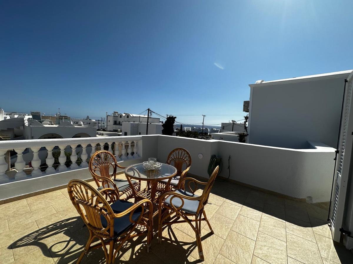 Veldi Art - Kamari Beach Apartment Fira  Extérieur photo