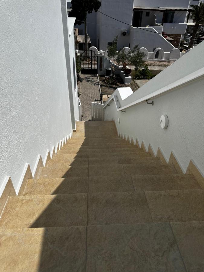 Veldi Art - Kamari Beach Apartment Fira  Extérieur photo