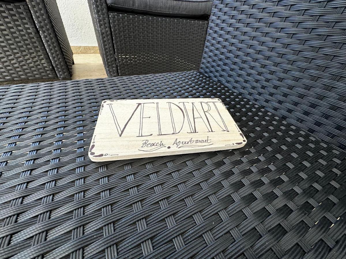 Veldi Art - Kamari Beach Apartment Fira  Extérieur photo