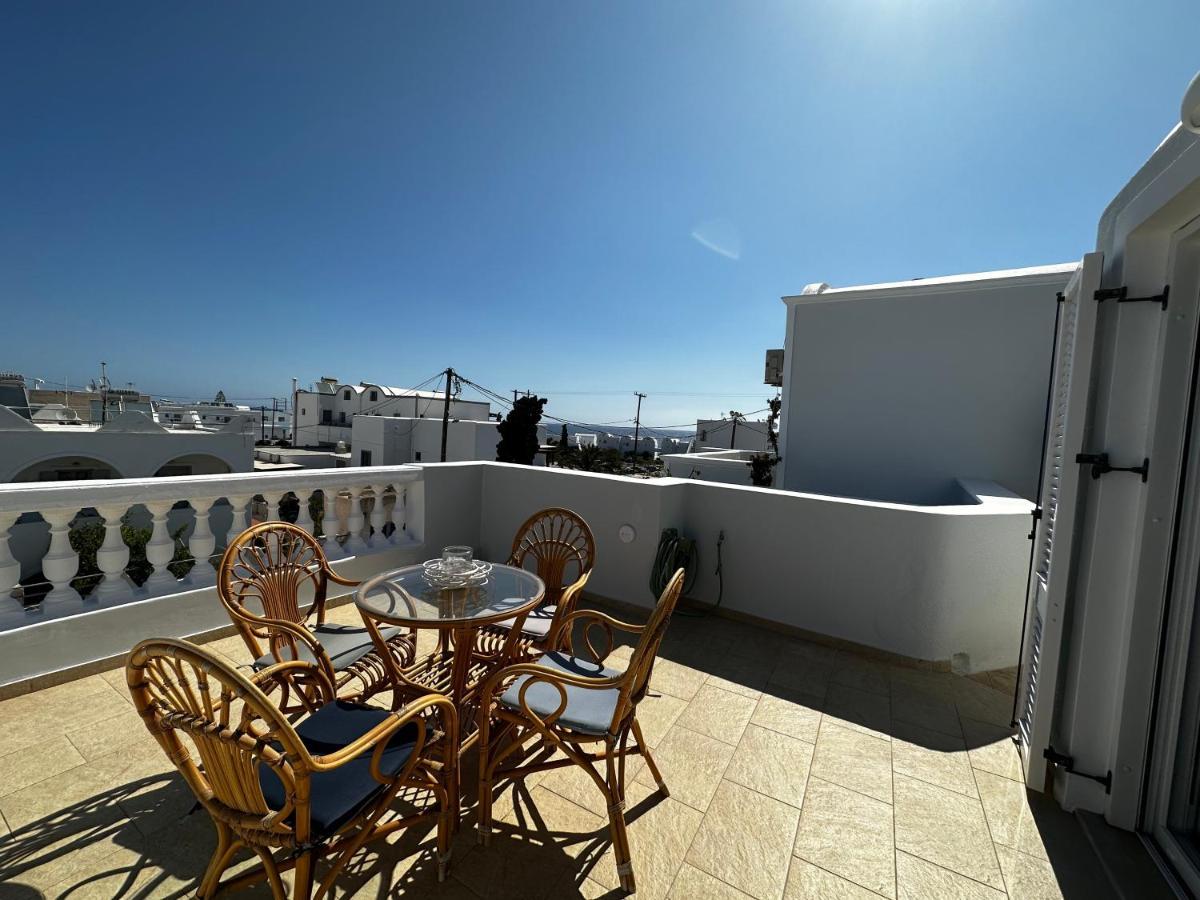 Veldi Art - Kamari Beach Apartment Fira  Extérieur photo