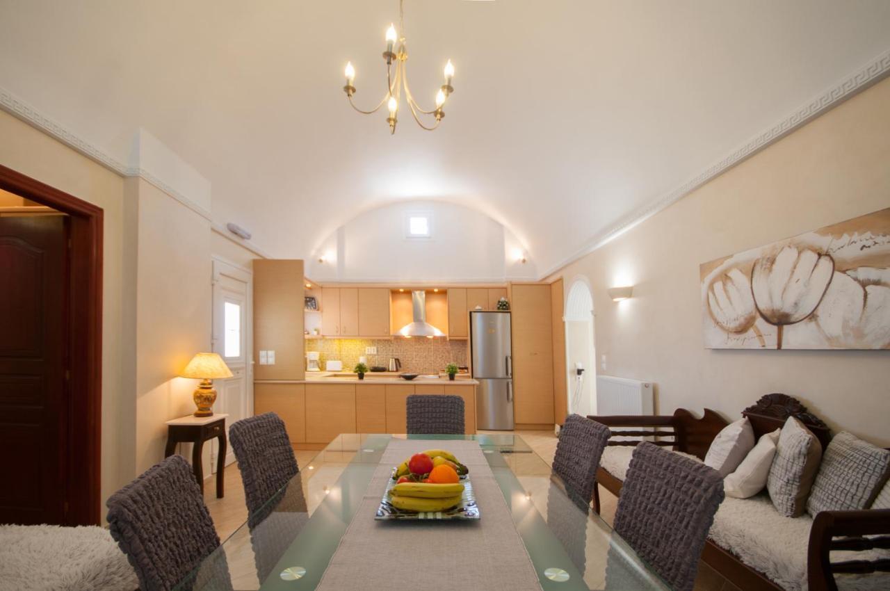 Veldi Art - Kamari Beach Apartment Fira  Extérieur photo