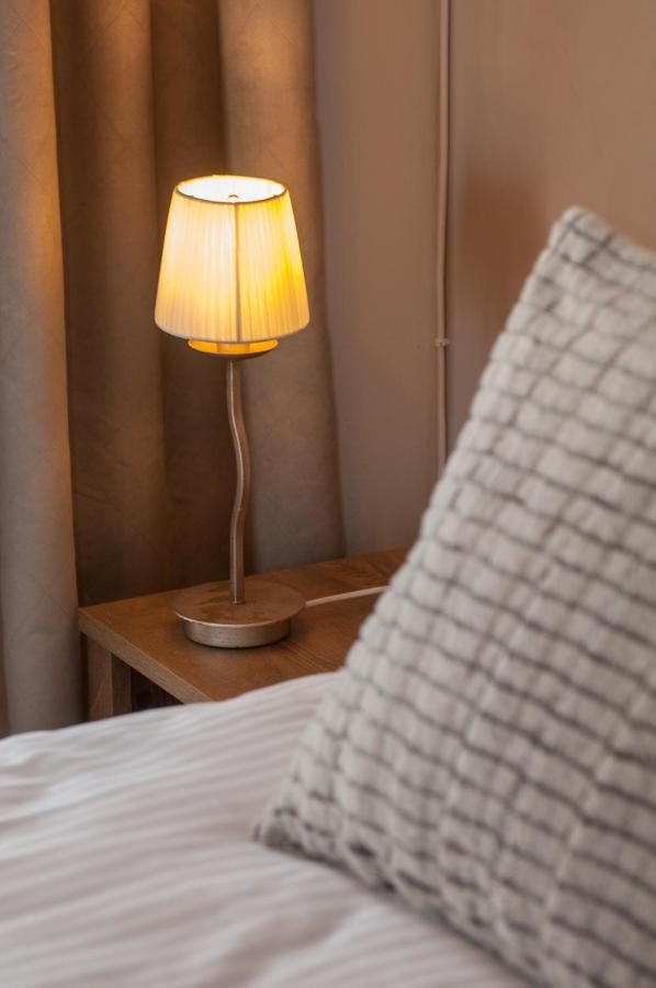 Veldi Art - Kamari Beach Apartment Fira  Extérieur photo